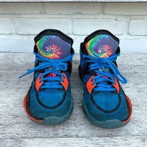 Kyrie Infinity Kids Size 4.5 basketball shoes